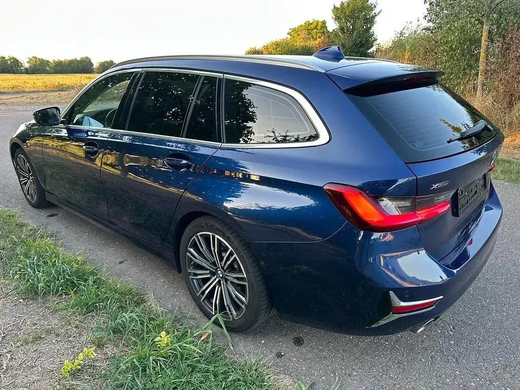Gebraucht BMW 330 Luxury Line 265 PS (194 kW) 2019 Blau Kombi