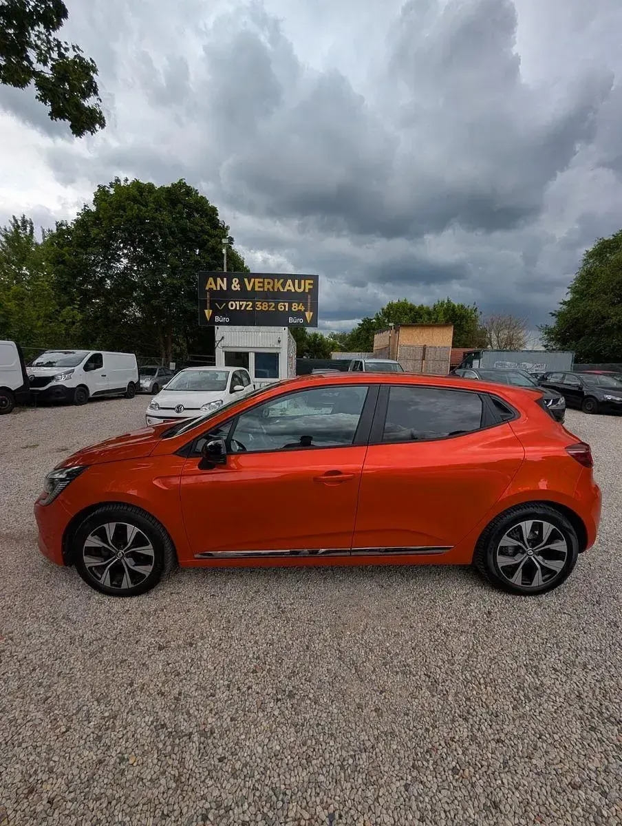 Gebraucht Renault Clio V 91 PS (66 kW) 2023 Orange Limousine