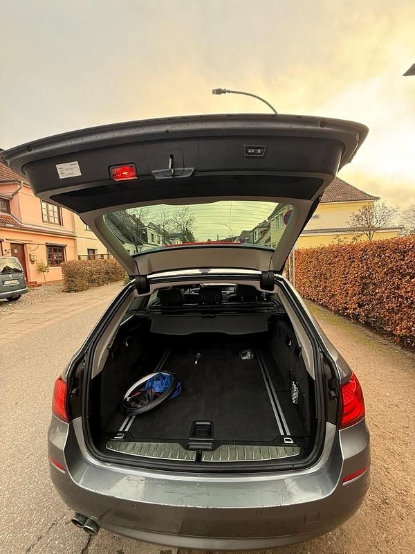 Silber Gebraucht 2013 BMW 530 Kombi | 9.499 € (Superpreis) - Bild 1/4