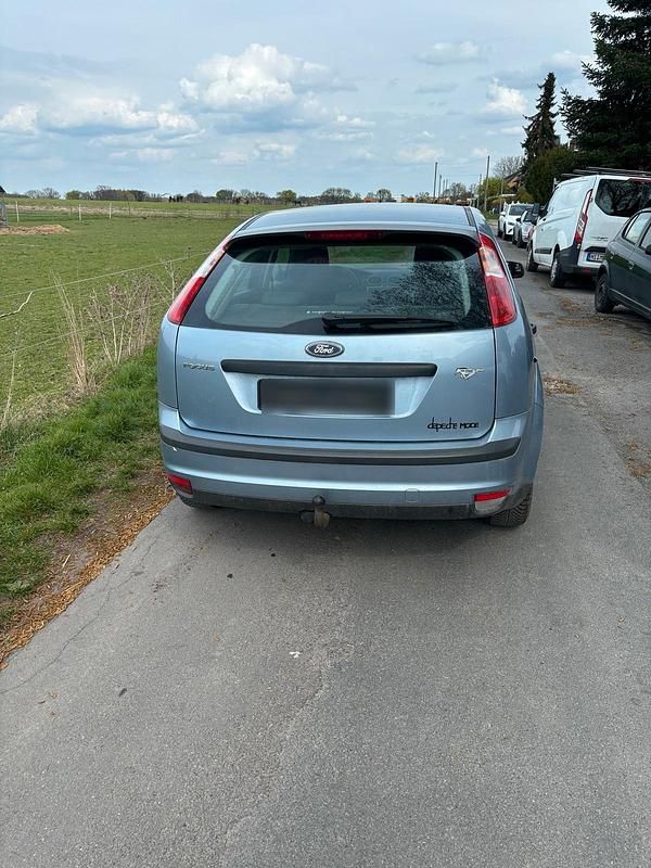 Usata Ford Focus 100 CV (73 kW) 2005 Blu Berlina