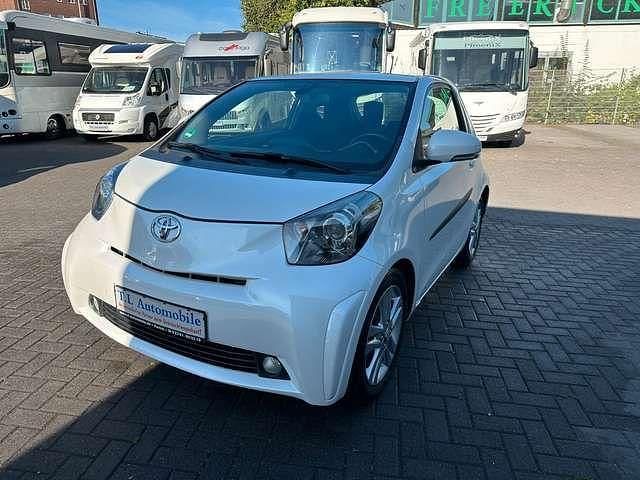 Weiß Gebraucht 2010 Toyota iQ Kleinwagen | 8.999 € (Fairer Preis) - Bild 1/4