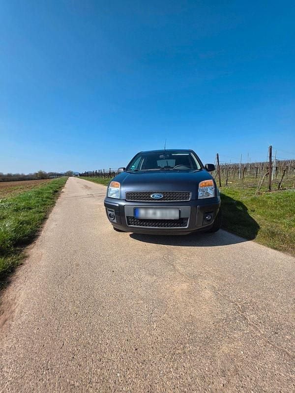 Gebraucht Ford Fusion 80 PS (58 kW) 2010 Kleinwagen