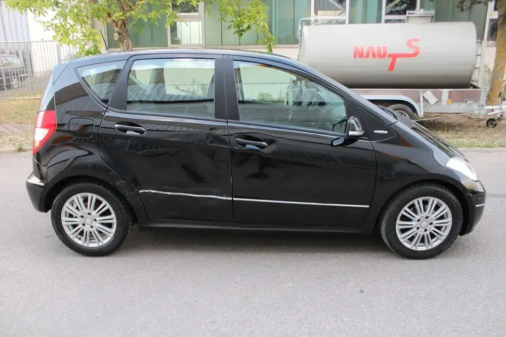 Gebraucht Mercedes A160 Elegance 95 PS (69 kW) 2010 Schwarz Limousine