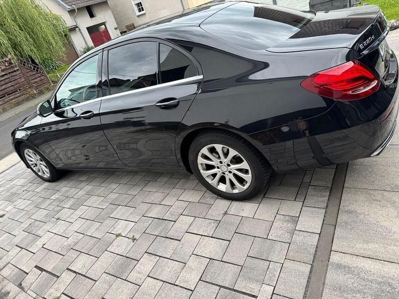 Gebraucht Mercedes E220 194 PS (142 kW) 2016 Schwarz Limousine