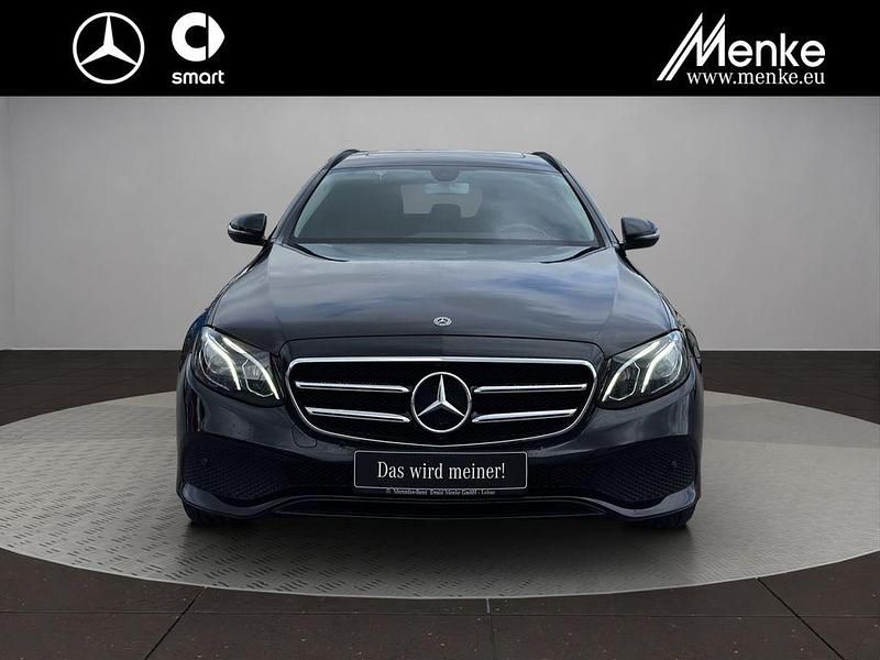 Usado Mercedes E200 Night 184 CV (135 kW) 2019 Negro Familiar