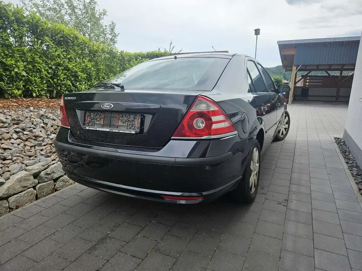 Gebraucht Ford Mondeo 125 PS (91 kW) 2007 Schwarz Limousine