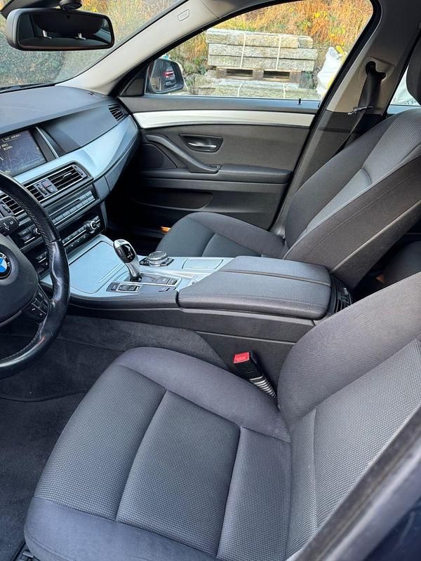 Gebraucht BMW 525 218 PS (160 kW) 2015 Blau Kombi