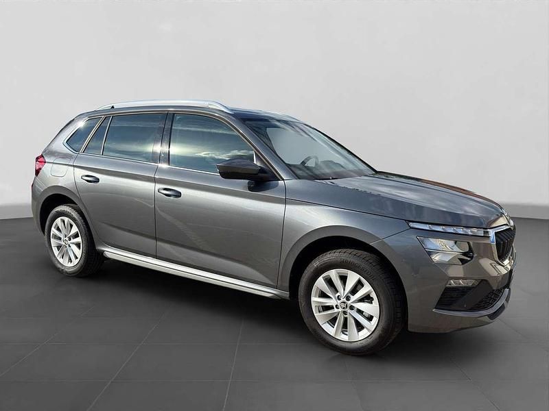 Graphite grau metallic Gebraucht 2024 Skoda Kamiq Selection SUV | 25.490 € (Teuer) - Bild 1/4