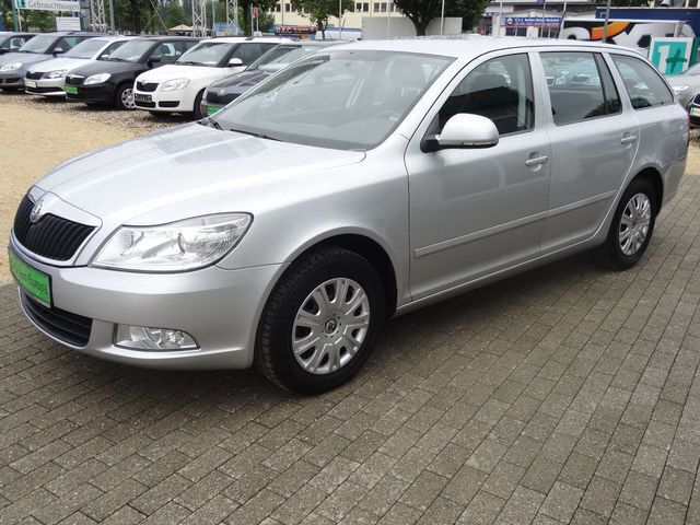 Gebraucht Skoda Octavia Ambition 105 PS (77 kW) 2012 Silber metallic Kombi