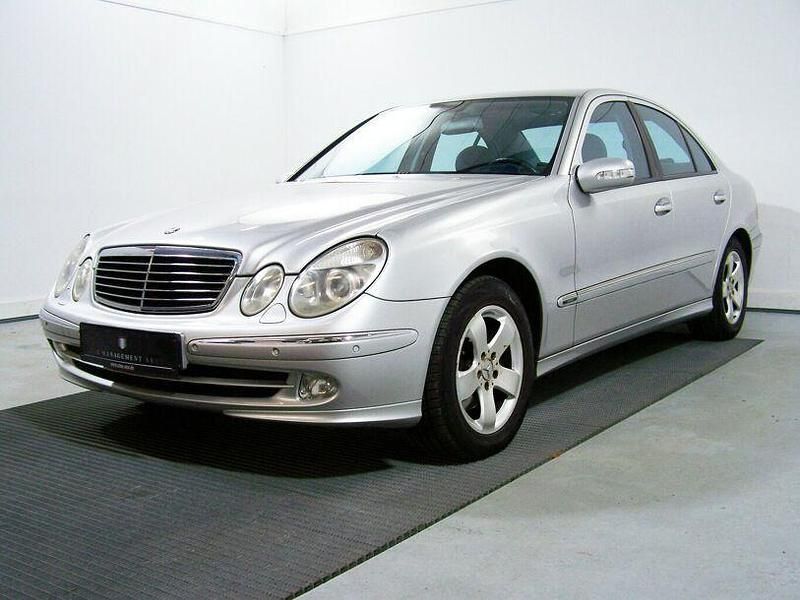 Gebraucht Mercedes E240 Avantgarde 177 PS (130 kW) 2002 Brillantsilber Limousine