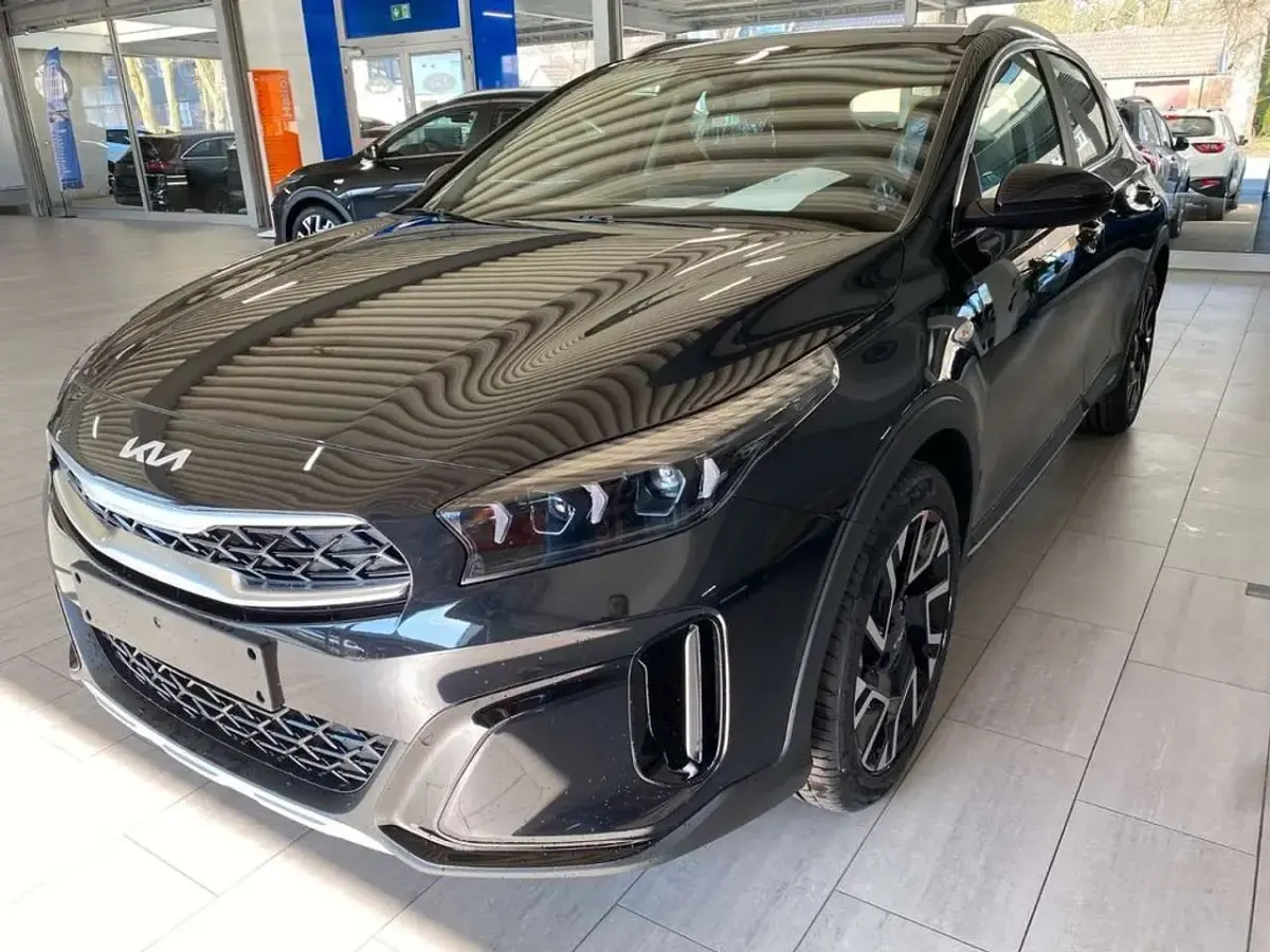 Neu Kia XCeed Comfort 99 PS (72 kW) 2025 Schwarz SUV
