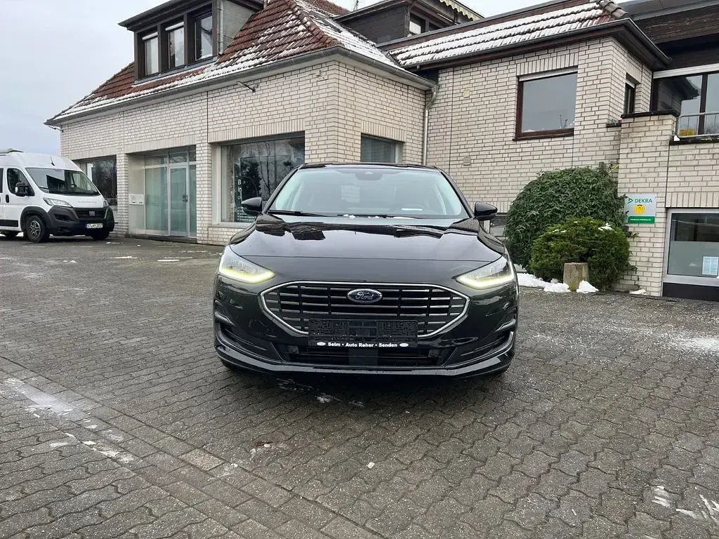 Neu Ford Focus Titanium 116 PS (85 kW) 2026 Schwarz Limousine