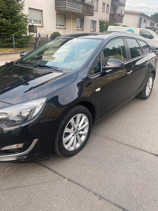 Gebraucht Opel Astra 165 PS (121 kW) 2013 Schwarz Kombi
