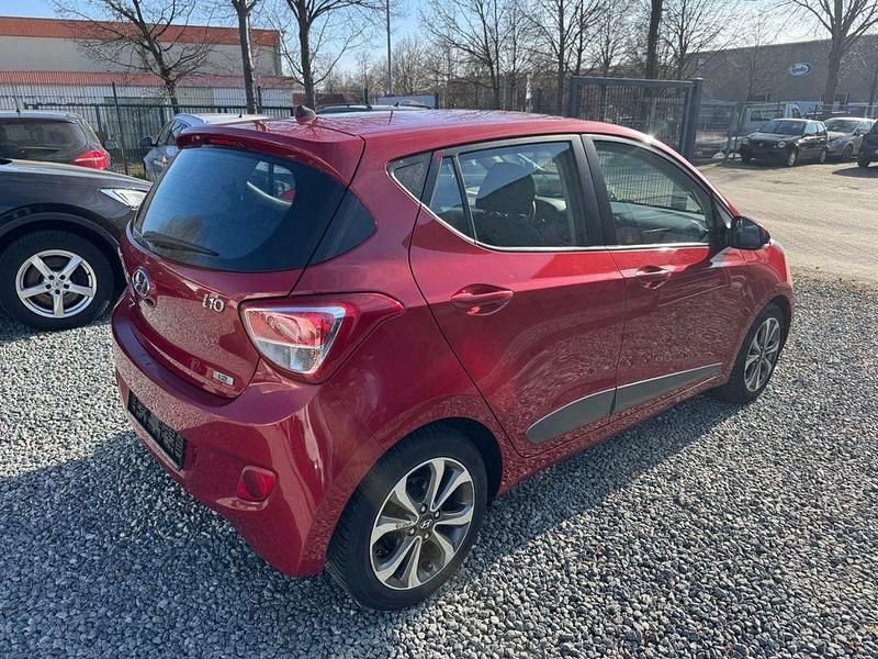 Gebraucht Hyundai i10 Edition 87 PS (63 kW) 2014 Rot Kleinwagen