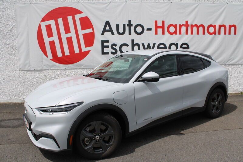 Space white Gebraucht 2021 Ford Mustang Mach-E SUV | 29.890 € - Bild 1/4