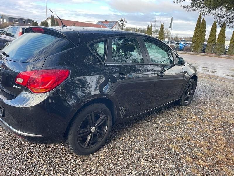 Gebraucht Opel Astra Active 101 PS (74 kW) 2013 Schwarz Limousine