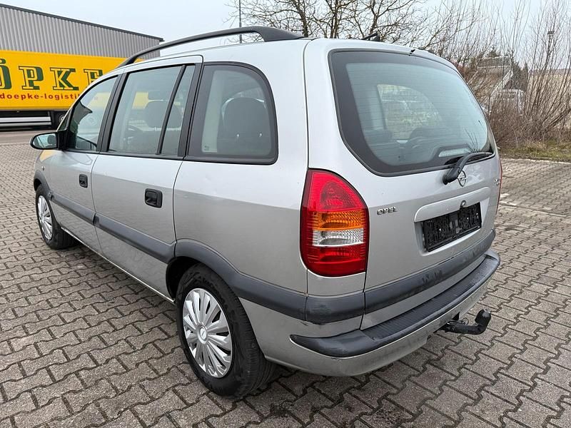Gebraucht Opel Zafira 100 PS (73 kW) 2001 Silber Van / Kleinbus