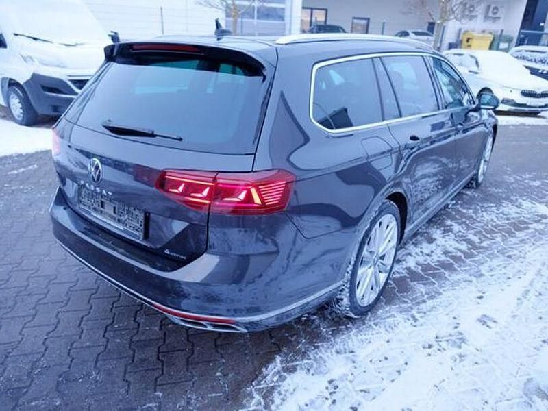 Gebraucht VW Passat R-line 200 PS (147 kW) 2022 Grau Kombi