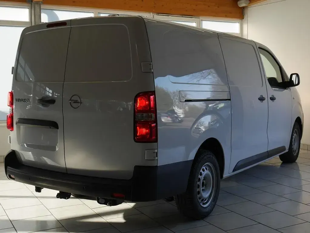 Neu Opel Vivaro-e Combi 144 PS (105 kW) 2026 Lackierung weiss Van / Kleinbus
