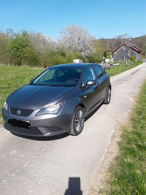 Grau Gebraucht 2016 Seat Ibiza CONNECT Kleinwagen | 7.900 € (Fairer Preis) - Bild 1/4