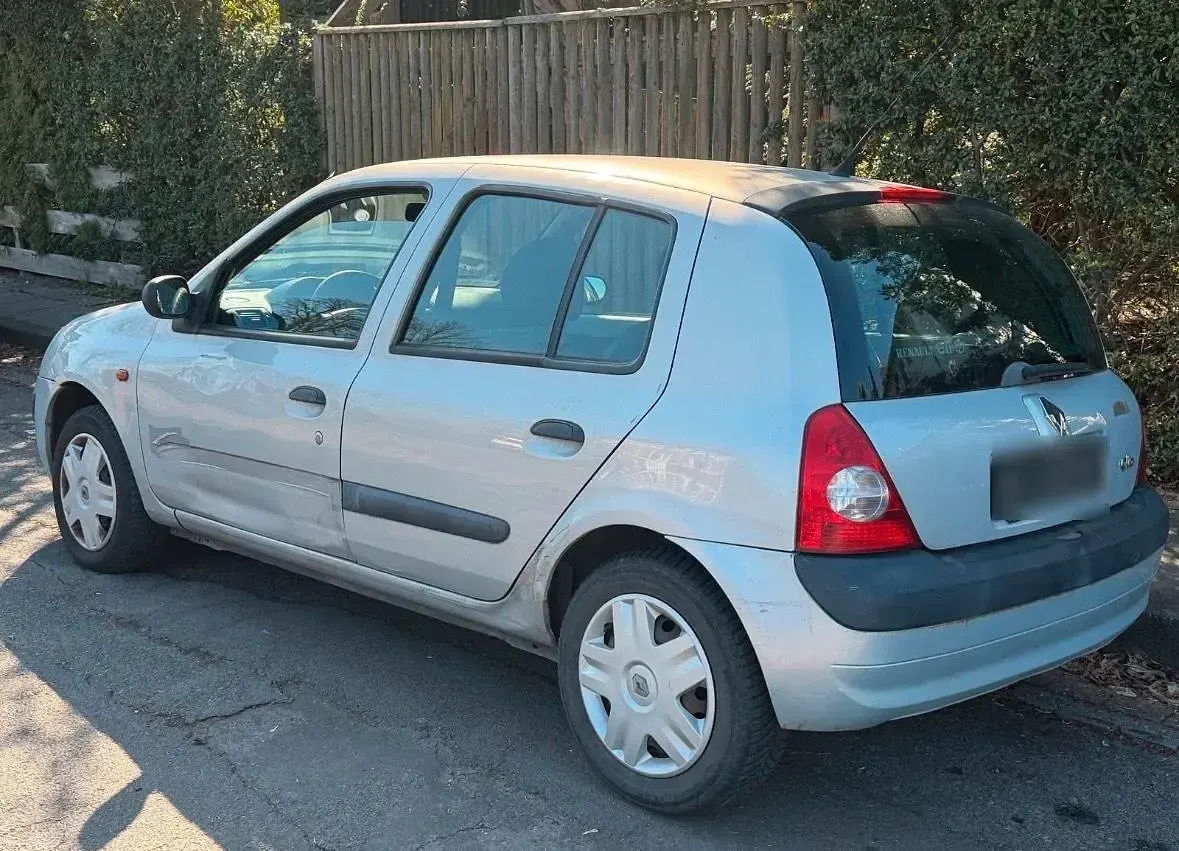 Second-hand Renault Clio II 75 CP (55 kW) 2002 Gri Hatchback