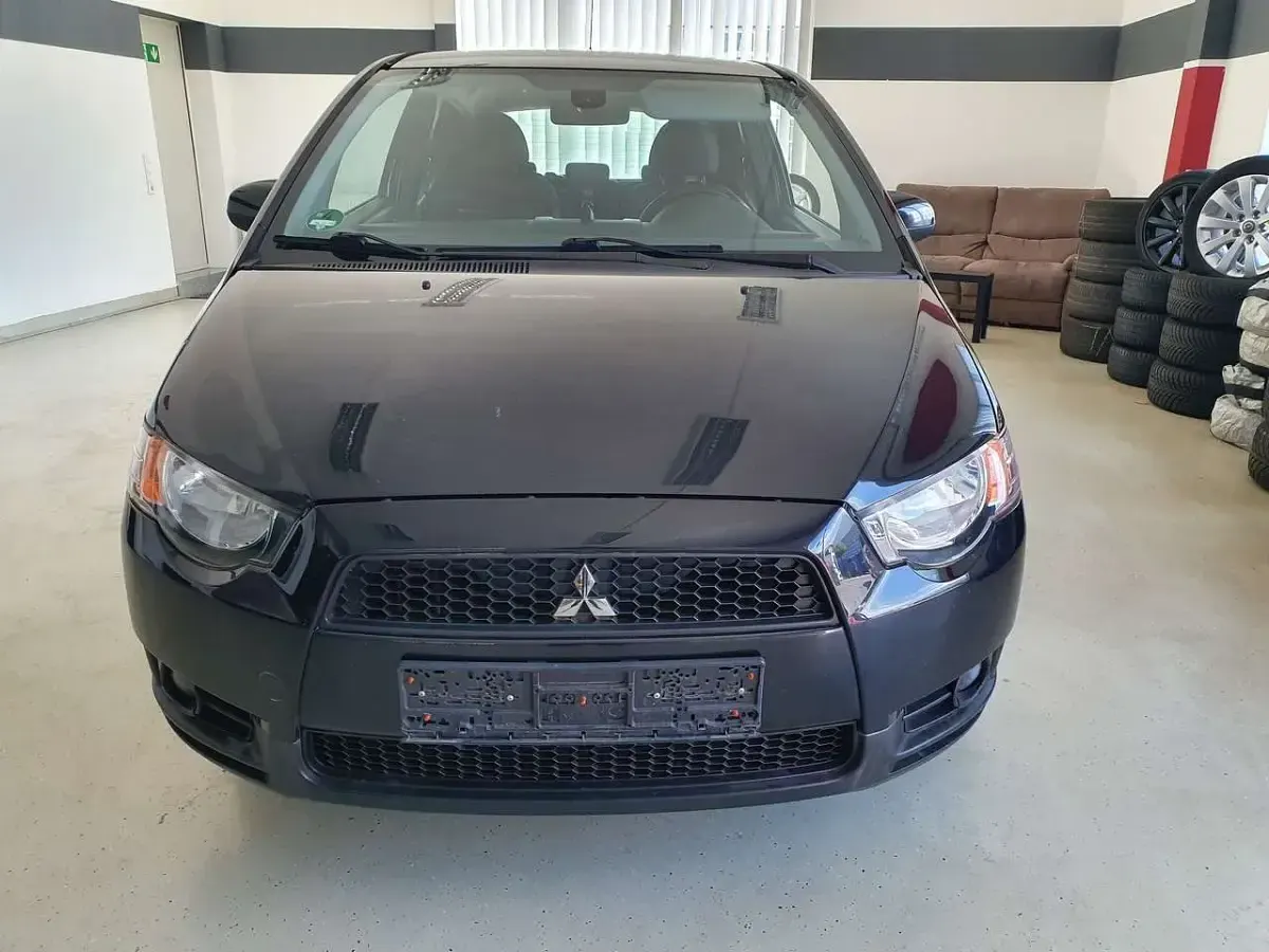 Begagnad Mitsubishi Colt 95 HK (69 kW) 2012 Svart Halvkombi