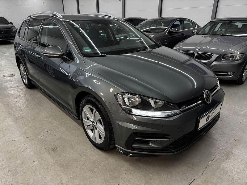Gebraucht VW Golf VII R-line 150 PS (110 kW) 2018 Indiumgrau metallic Kombi