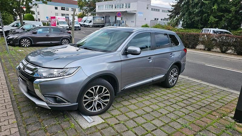 Gebraucht Mitsubishi Outlander 200 PS (147 kW) 2016 Grau SUV