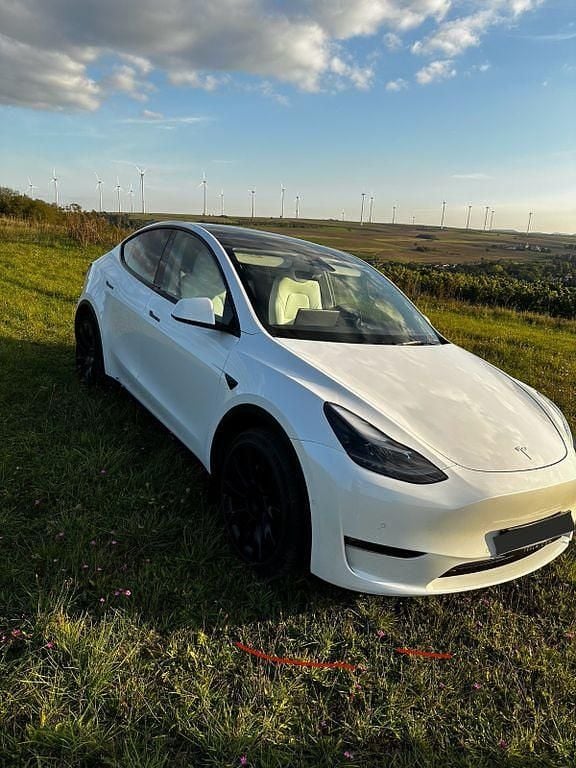 Weiß Gebraucht 2022 Tesla Model Y Long Range AWD SUV | 28.000 € (Superpreis) - Bild 1/4