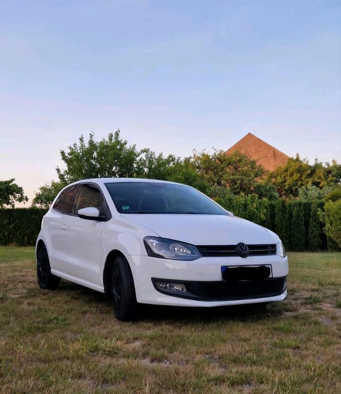 Weiß Gebraucht 2011 VW Polo Comfortline Limousine | 7.800 € (Fairer Preis) - Bild 1/4