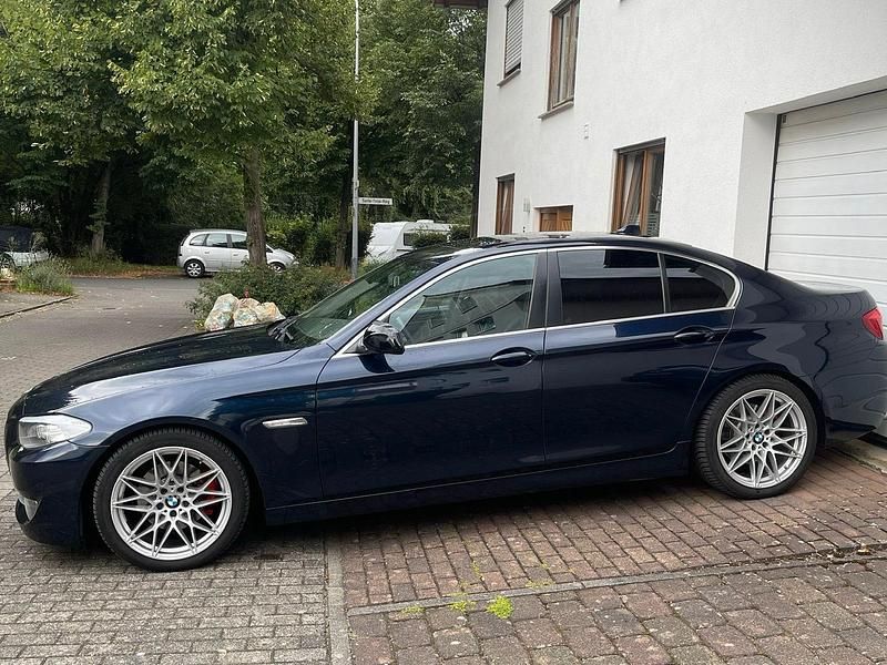 Gebraucht BMW 523 204 PS (150 kW) 2011 Blau Limousine