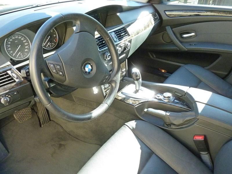 Gebraucht BMW 523 190 PS (139 kW) 2009 Grau Kombi