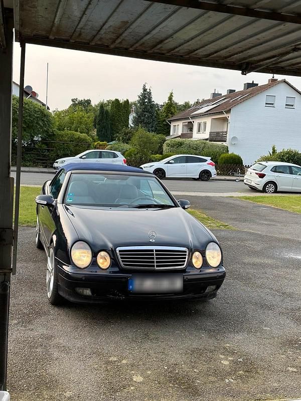 Blau Gebraucht 2003 Mercedes CLK230 Cabrio | 3.699 € (Fairer Preis) - Bild 1/4
