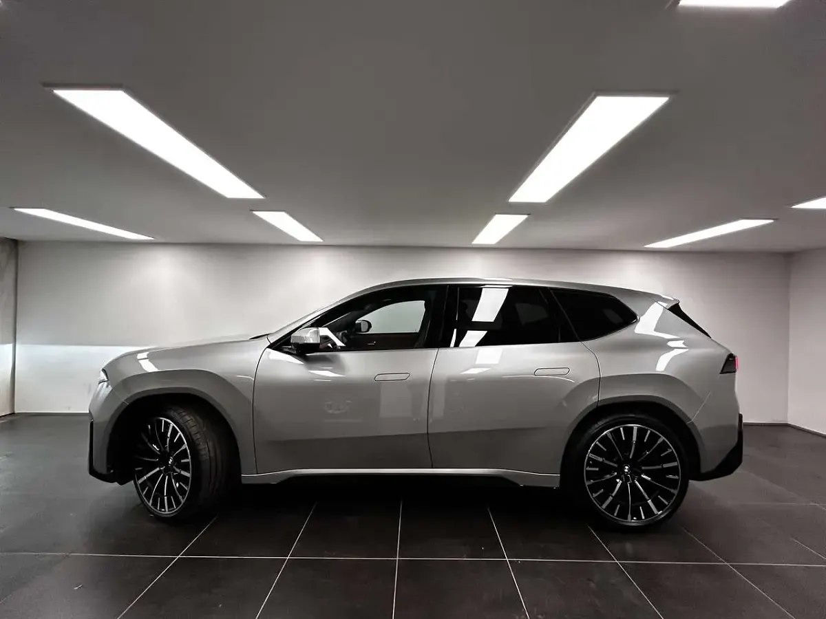 Gebraucht BMW iX3 Sport Line 344 kW (469 PS) 2025 Spacesilber SUV