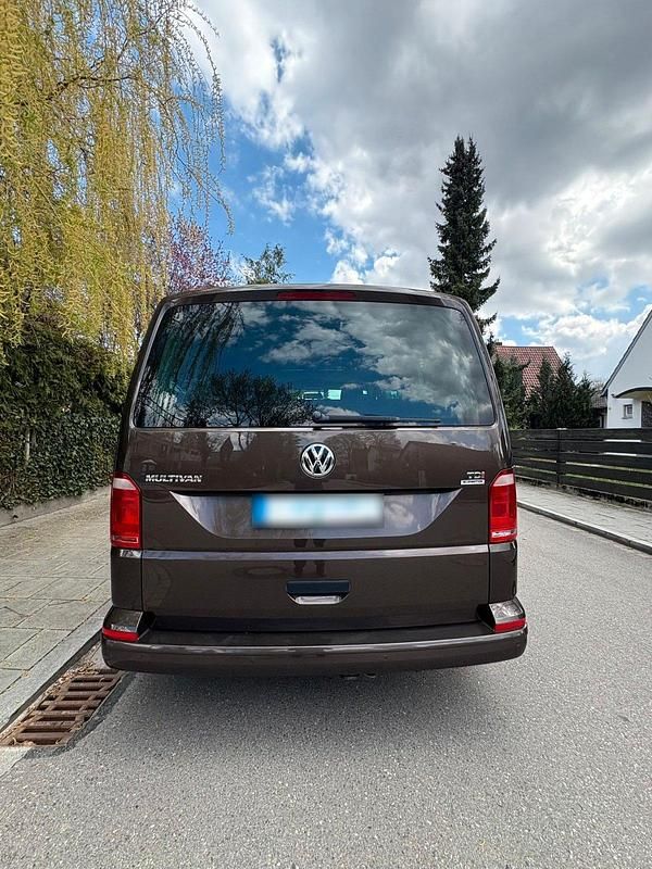 Usata VW T6 Trendline 150 CV (110 kW) 2016 Marrone Furgone
