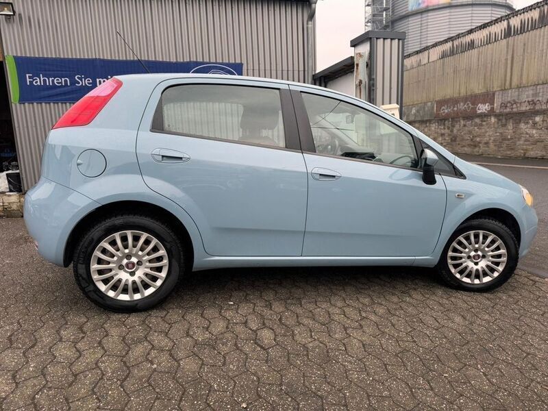 Gebraucht Fiat Punto Pop 77 PS (56 kW) 2015 Colore esterno (azzurro popeli Kleinwagen