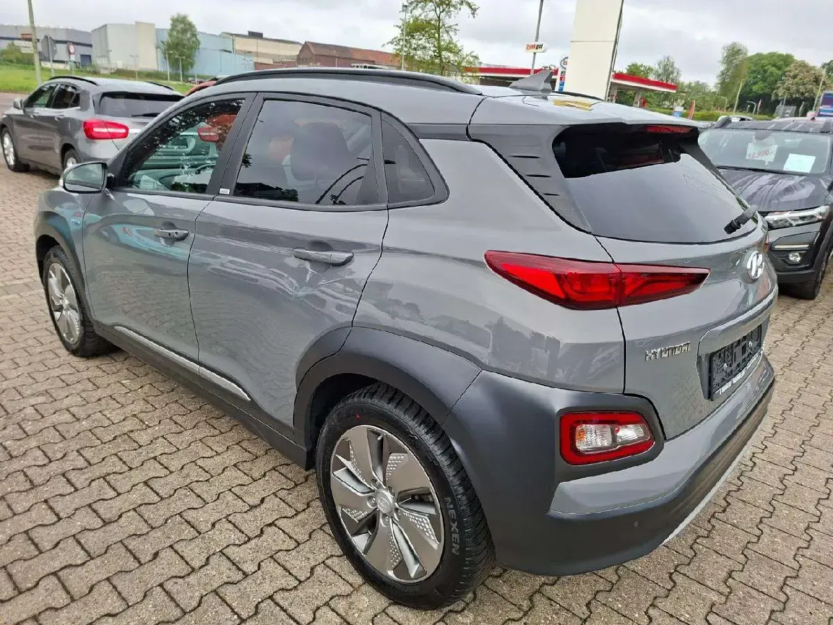 Gebraucht Hyundai Kona Advantage 100 kW (136 PS) 2020 Galaxy grey / mic SUV