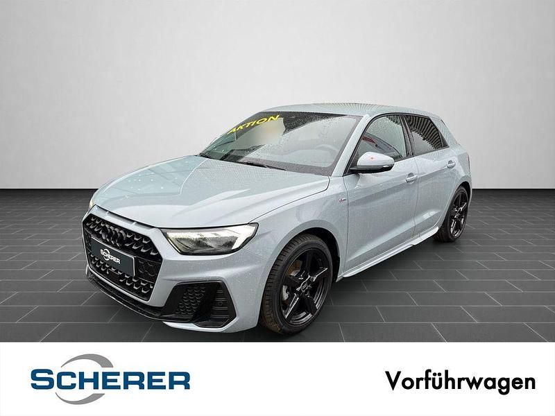 Pfeilgrau perleffekt (metallic) Gebraucht 2025 Audi A1 Sportback Advanced Kleinwagen | 28.250 € (Fairer Preis) - Bild 1/3