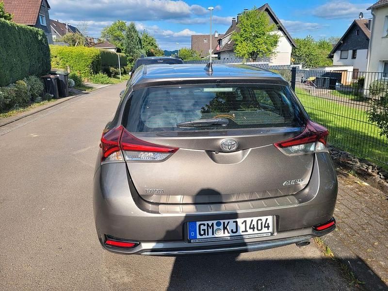 Gebraucht Toyota Auris Edition-S 116 PS (85 kW) 2017 Grau Limousine