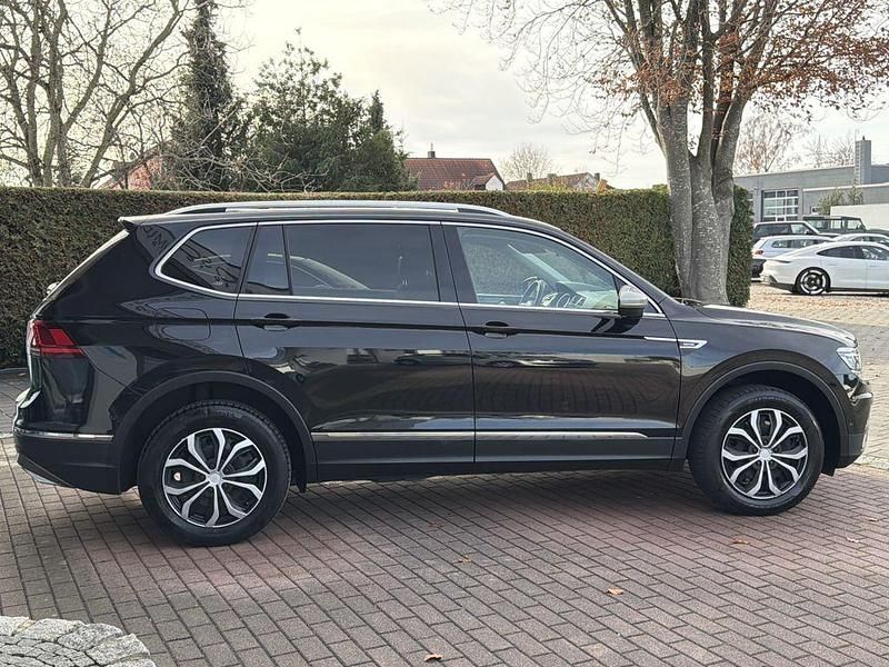 Gebraucht VW Tiguan Allspace Highline 239 PS (175 kW) 2018 Schwarz deep black perleffekt (metallic) SUV