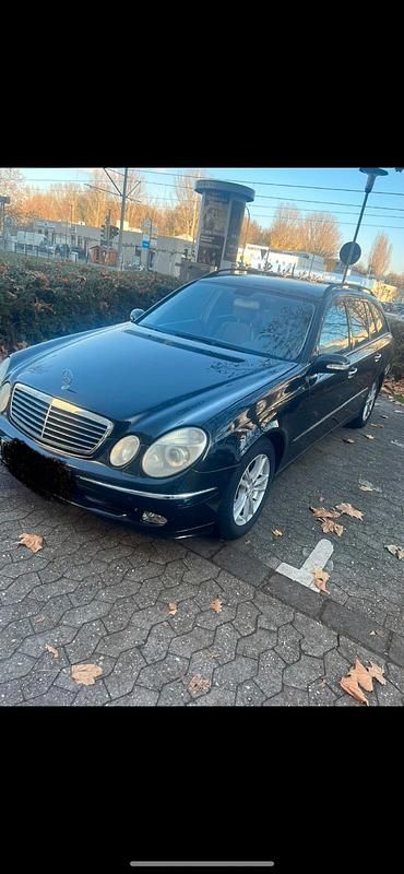 Gebraucht Mercedes E240 177 PS (130 kW) 2004 Schwarz Kombi