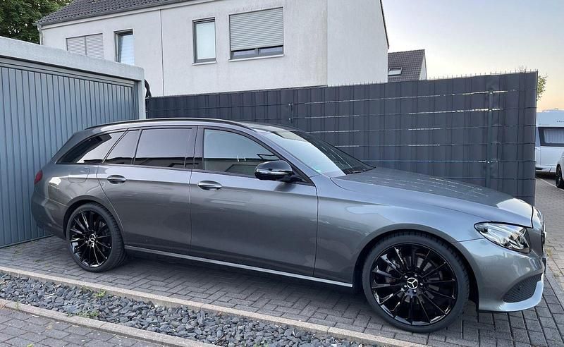 Gebraucht Mercedes E220 Style 194 PS (142 kW) 2018 Grau Kombi