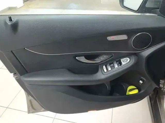 Używany Mercedes GLC220 2021 Andere Sedan/Limuzyna