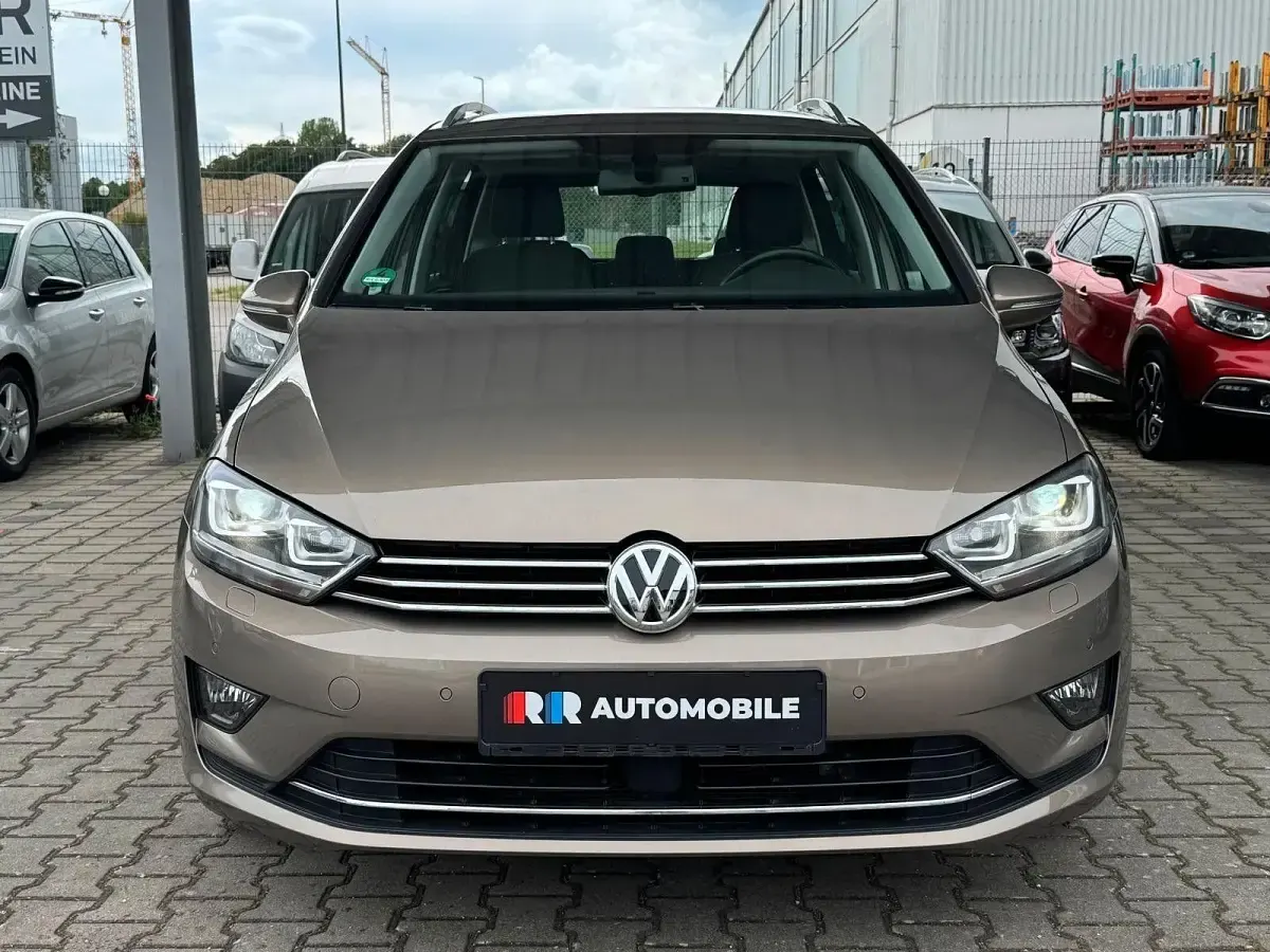 Gebraucht VW Golf Sportsvan Highline 125 PS (91 kW) 2014 Gold Van / Kleinbus
