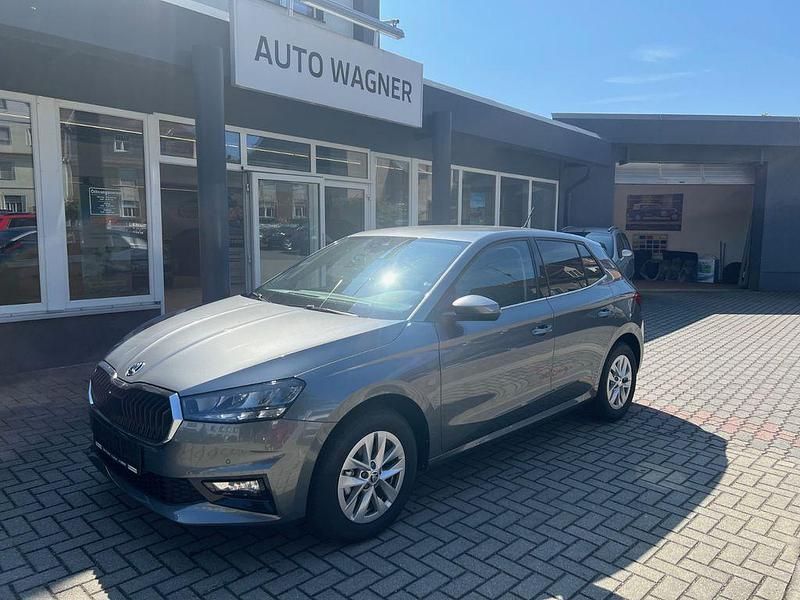 Grau Gebraucht 2024 Skoda Fabia Selection Limousine | 19.990 € (Fairer Preis) - Bild 1/4