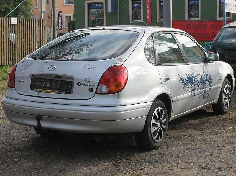 Brugt Toyota Corolla 97 HK (71 kW) 2001 Sølv Sedan