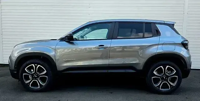 Occasion Jeep Avenger Summit 101 ch (74 kW) 2024 Gris SUV