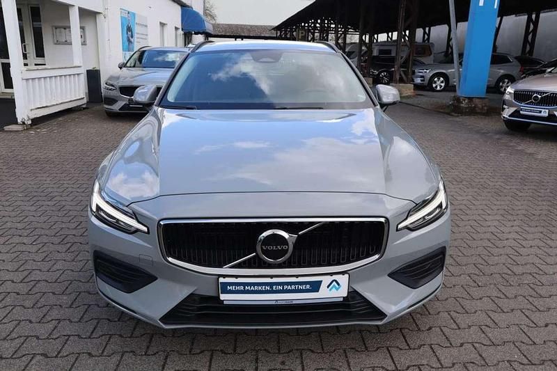 Gebraucht Volvo V60 Core 197 PS (144 kW) 2024 Vapour grey Kombi