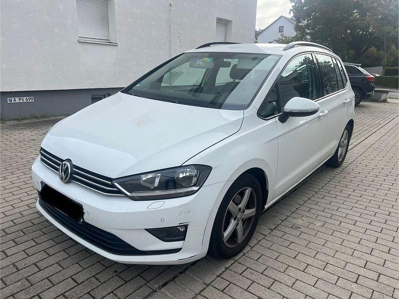 Weiß Gebraucht 2017 VW Golf Sportsvan Comfortline Van / Kleinbus | 8.301 € (Superpreis) - Bild 1/4