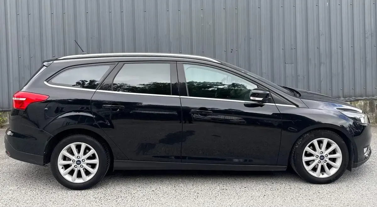 Gebraucht Ford Focus Titanium 120 PS (88 kW) 2017 Schwarz Kombi